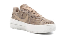 画像をギャラリービューアに読み込む, NIKE (WMNS) AIR FORCE 1 PLT.AF.ORM LV8 "SNAKESKIN" HEMP/HEMP/SAIL 5