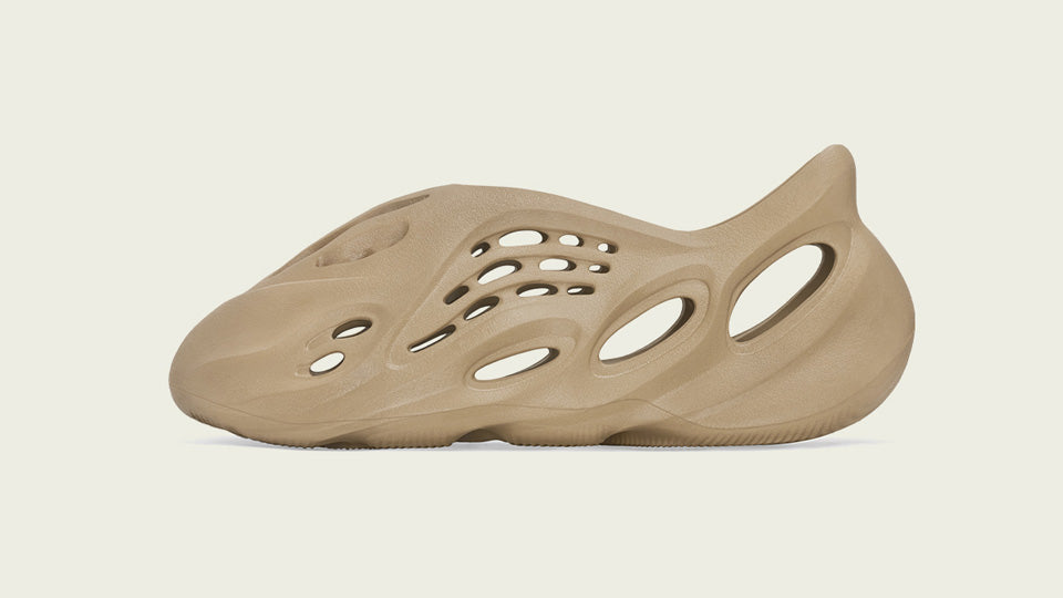 スニーカー Yeezy  Foam Runner ochre Ye Kanye adidas YZY FOAM RUNNER 