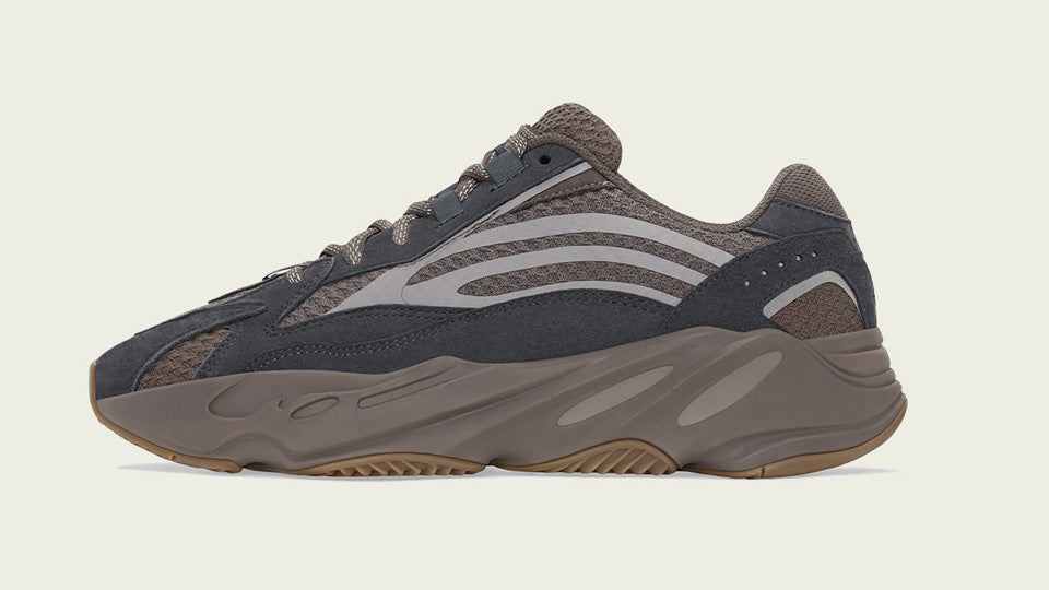 adidas YEEZY BOOST 700 V2 