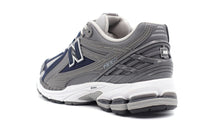 画像をギャラリービューアに読み込む, new balance M1906R C 2