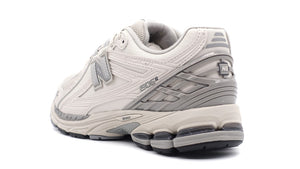 new balance M1906R D 2