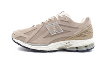 画像をギャラリービューアに読み込む, new balance M1906R W 3