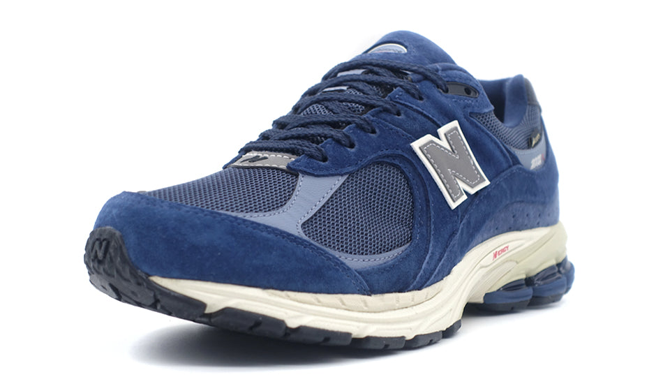 new balance M2002R GTX 