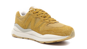 new balance M5740 