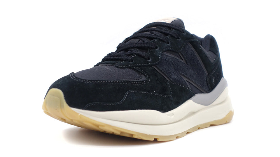 ムラマサのNewBalance【極美品】ニューバランス M57/40 GXB 黒 ヌバック ゴアテックス