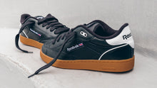 画像をギャラリービューアに読み込む, Reebok CLUB C BULC BLACK/FTWR WHITE/GUM 9